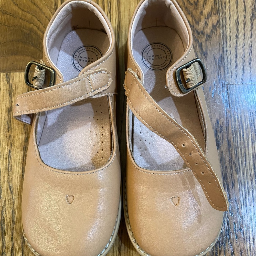Whim and wander by sweethoney Girls Classic Mary Jane Dress Shoes in Tan